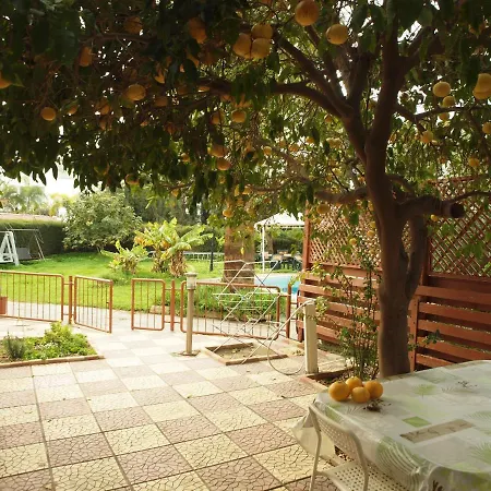 Moon-light Studio Guest house *