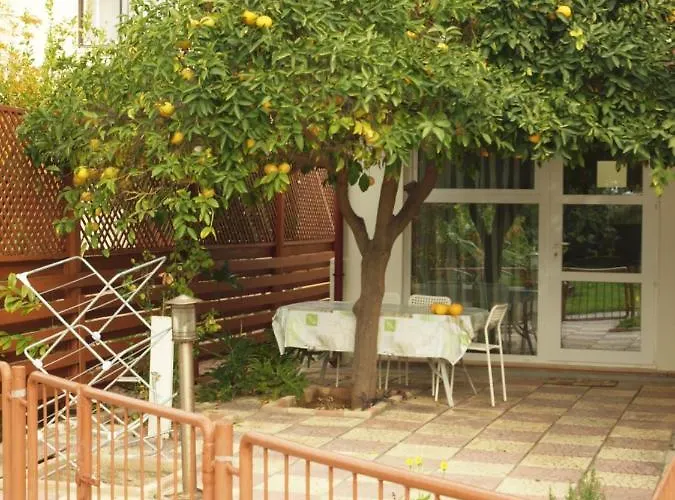 Moon-light Studio Гостевой дом Ларнака