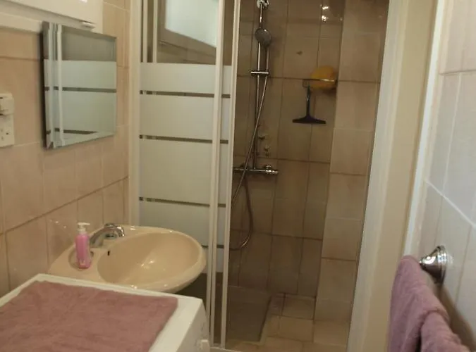 Moon-light Studio Pensión *